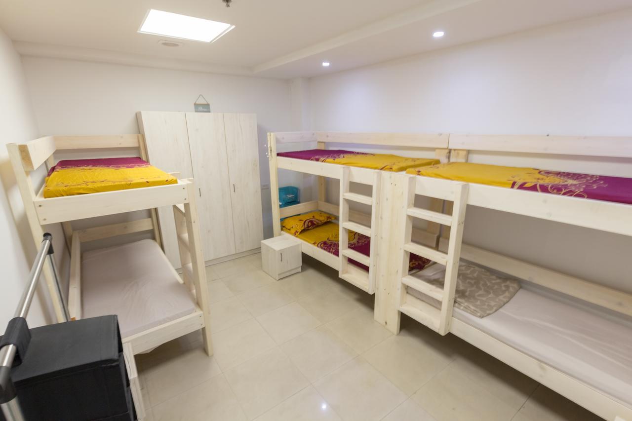 Mevaser - Christian Hostel Risjon Letsion Buitenkant foto